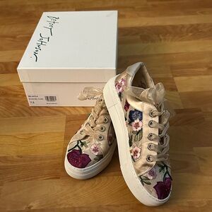 Betsey Johnson Women's Floral Sneakers - Cream and Purple